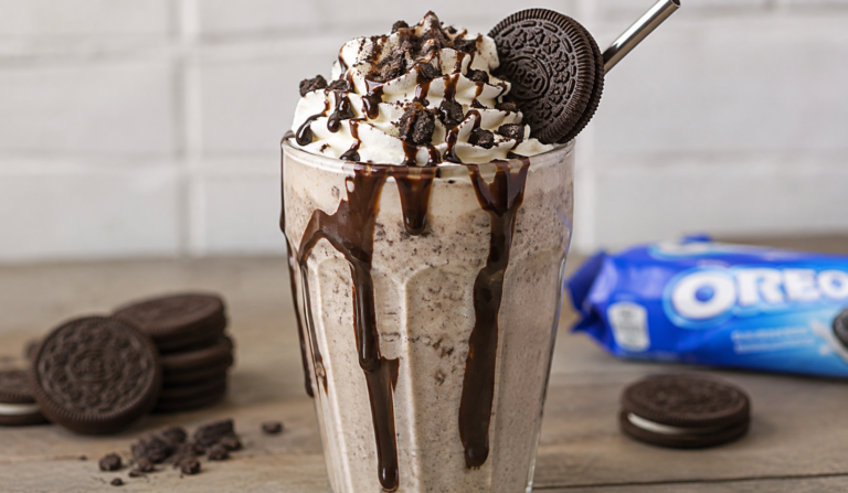 Oreo Chocolate Milkshake (3 ingredients)