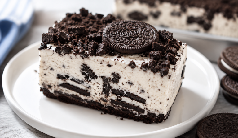 Easy Oreo Ice Cream Cake Recipe (4 Ingredients)